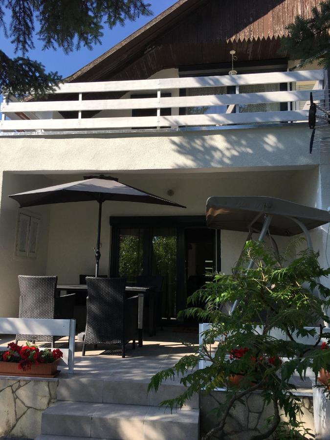 Nefelejcs Apartman บาลาตอนวีลาโกช ภายนอก รูปภาพ
